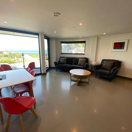 2 The View Apartments Ilfracombe - Seafront, Parking, Lift, Ev ภายนอก รูปภาพ