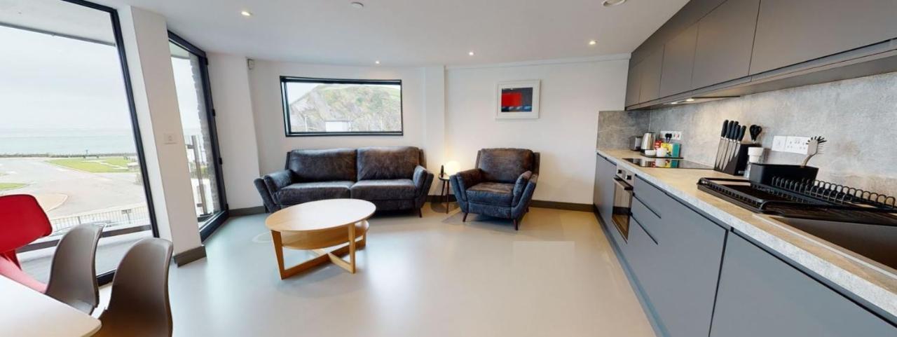 2 The View Apartments Ilfracombe - Seafront, Parking, Lift, Ev ภายนอก รูปภาพ