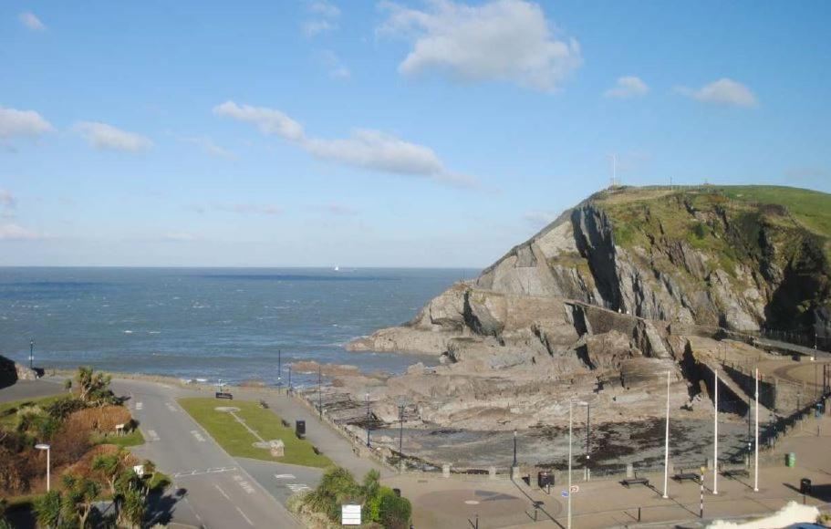 2 The View Apartments Ilfracombe - Seafront, Parking, Lift, Ev ภายนอก รูปภาพ