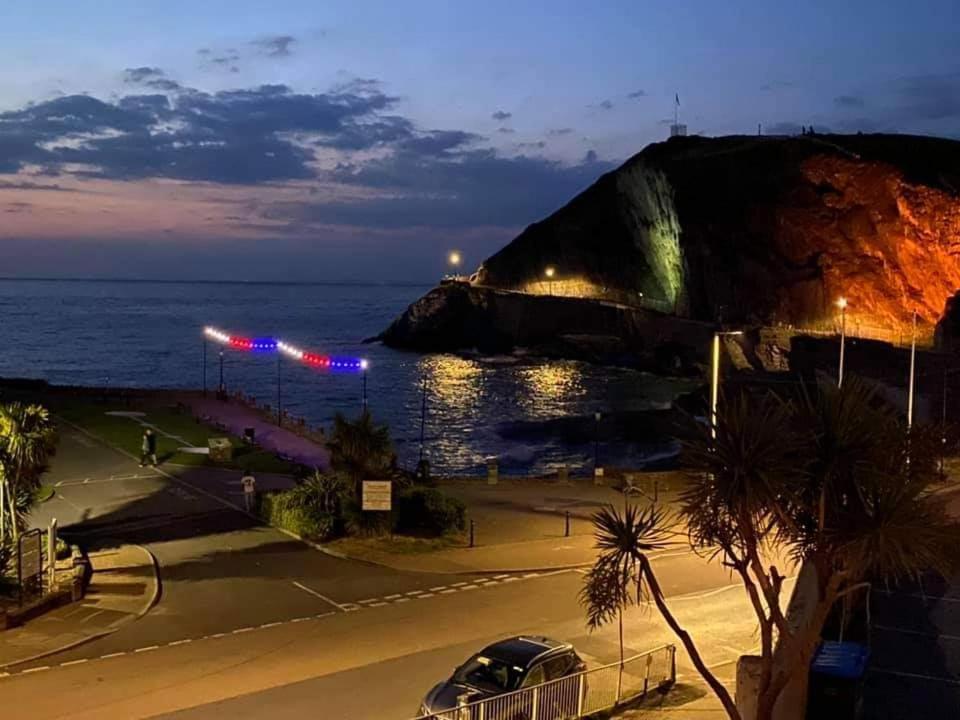 2 The View Apartments Ilfracombe - Seafront, Parking, Lift, Ev ภายนอก รูปภาพ