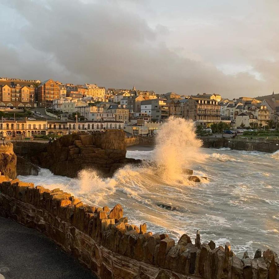 2 The View Apartments Ilfracombe - Seafront, Parking, Lift, Ev ภายนอก รูปภาพ