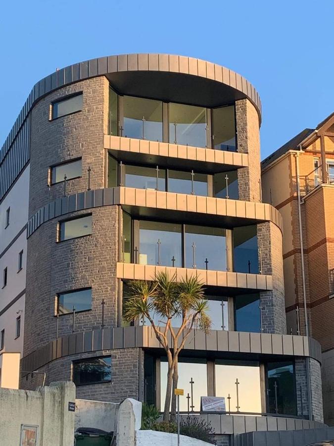 2 The View Apartments Ilfracombe - Seafront, Parking, Lift, Ev ภายนอก รูปภาพ