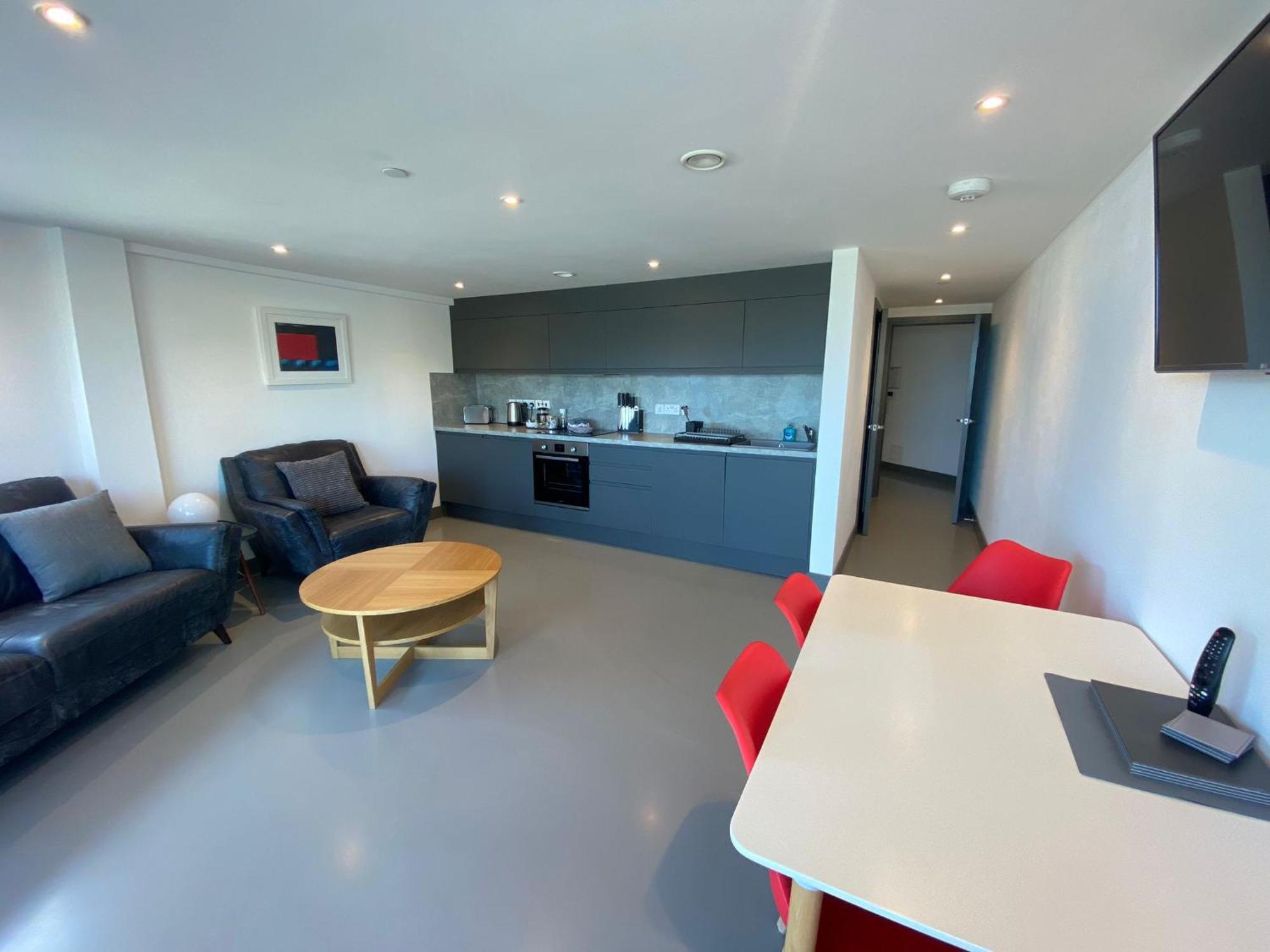 2 The View Apartments Ilfracombe - Seafront, Parking, Lift, Ev ภายนอก รูปภาพ