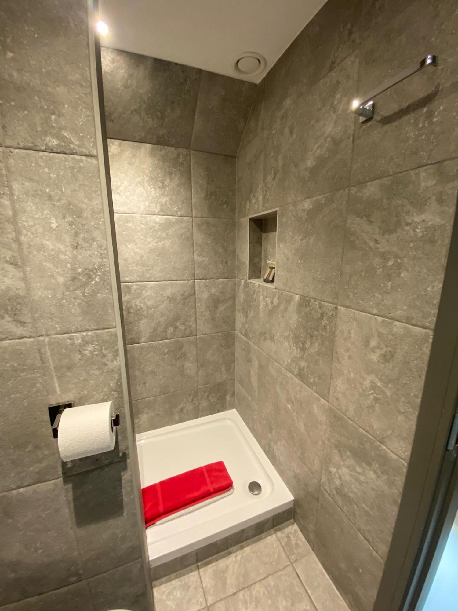 2 The View Apartments Ilfracombe - Seafront, Parking, Lift, Ev ภายนอก รูปภาพ