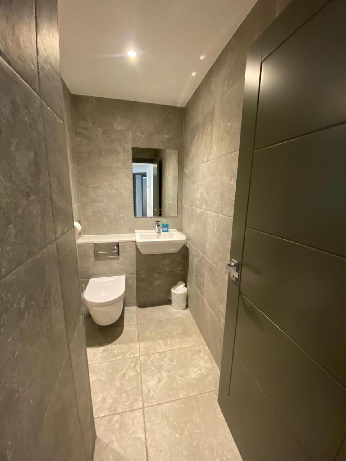 2 The View Apartments Ilfracombe - Seafront, Parking, Lift, Ev ภายนอก รูปภาพ
