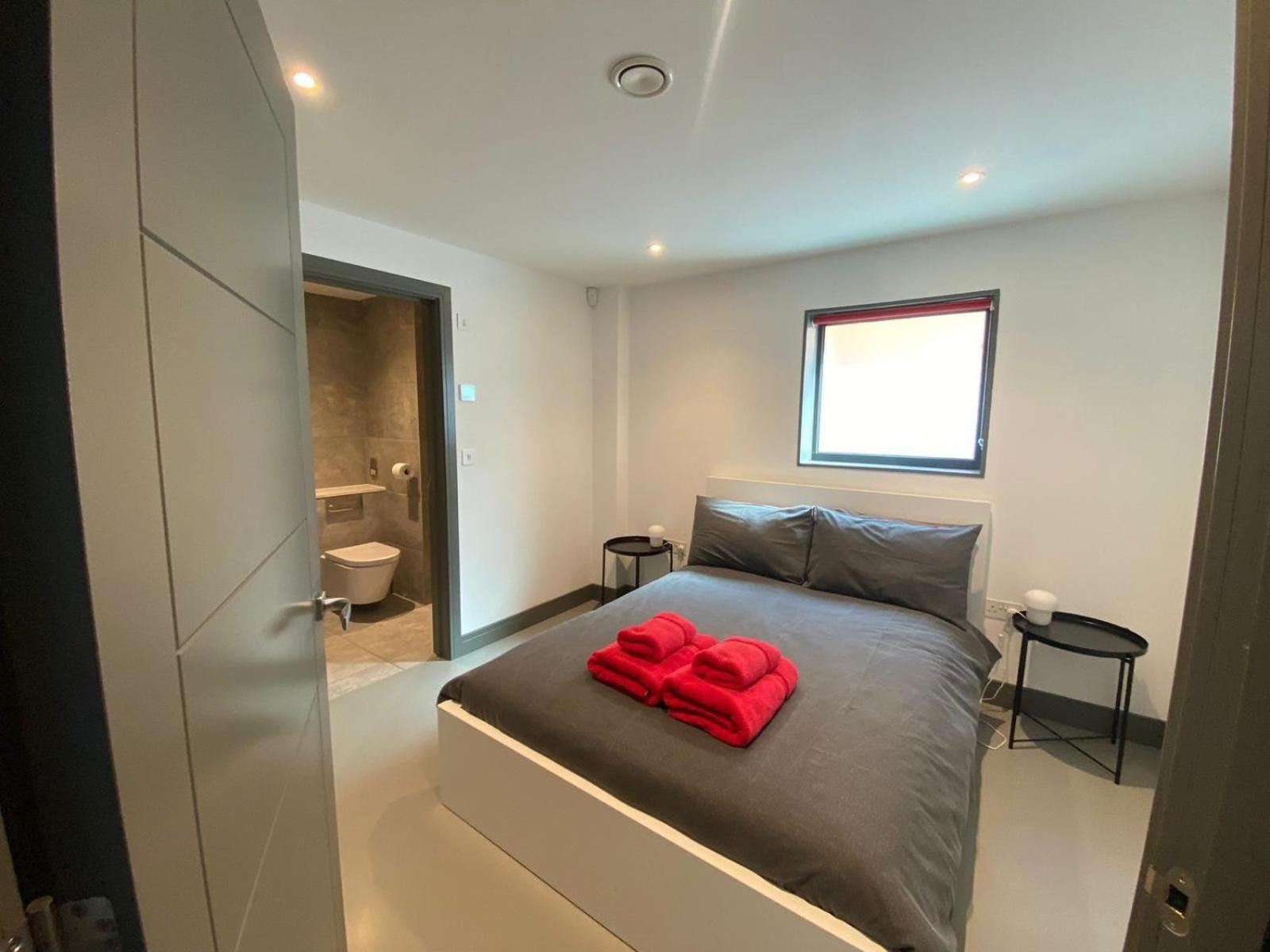2 The View Apartments Ilfracombe - Seafront, Parking, Lift, Ev ภายนอก รูปภาพ